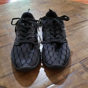 Black running shoes.